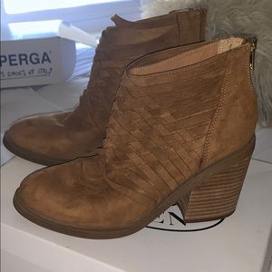 Size 6 Steve Madden booties